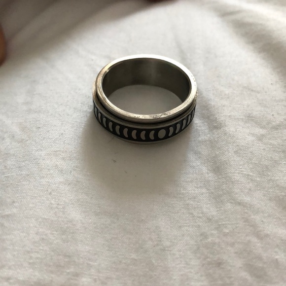 Stainless Steal Fidget Spinner Ring - Picture 3 of 3